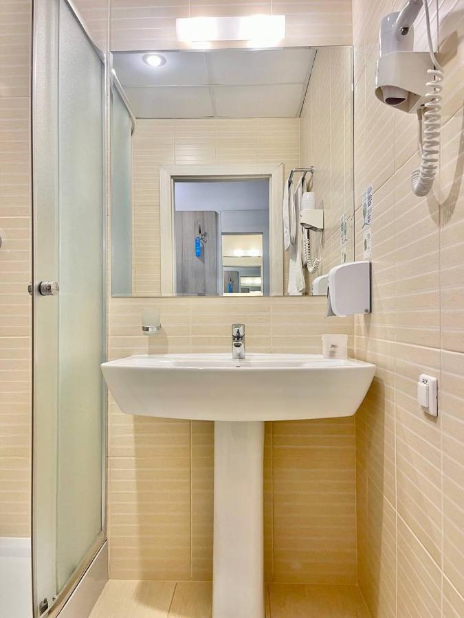 Practicotel Kiev Ngoại thất bức ảnh